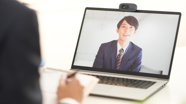 Web会議のときは部屋を片づける