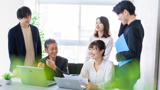 企業の魅力を洗い出す