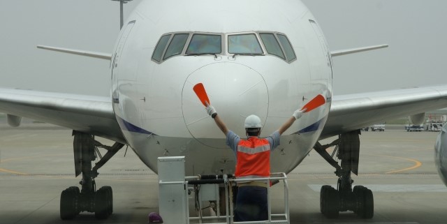 マーシャラーとして空港で働く